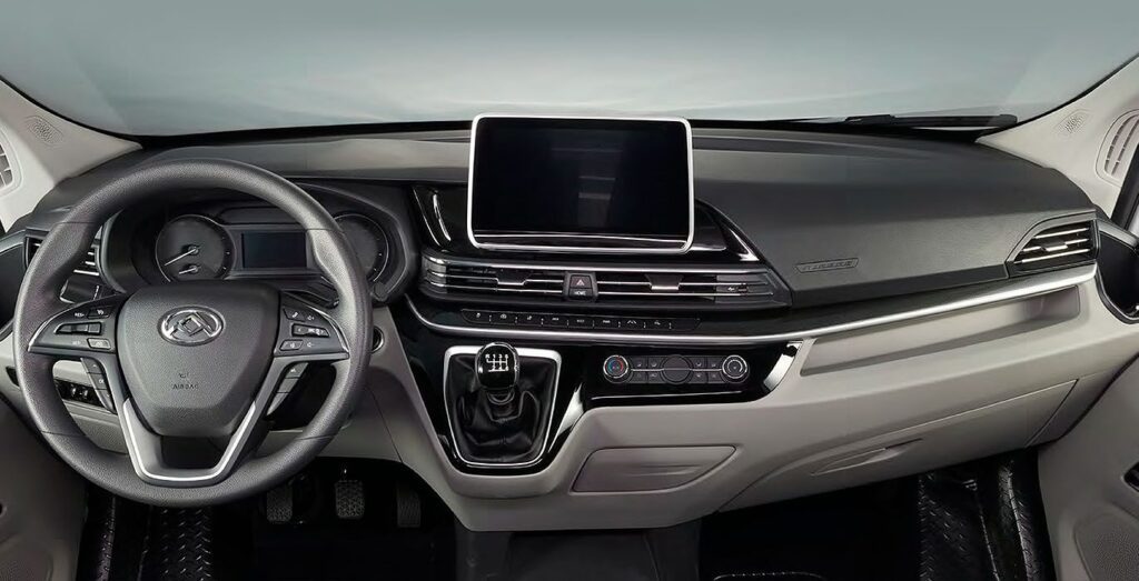 MAXUS-eDeliver-9-L3H2-interior-delantera.jpg