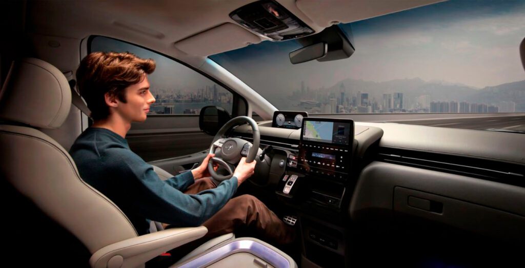 Hyundai-Staria-2.2CRDi-177CV-AT-Maxx-9p-interior.jpg
