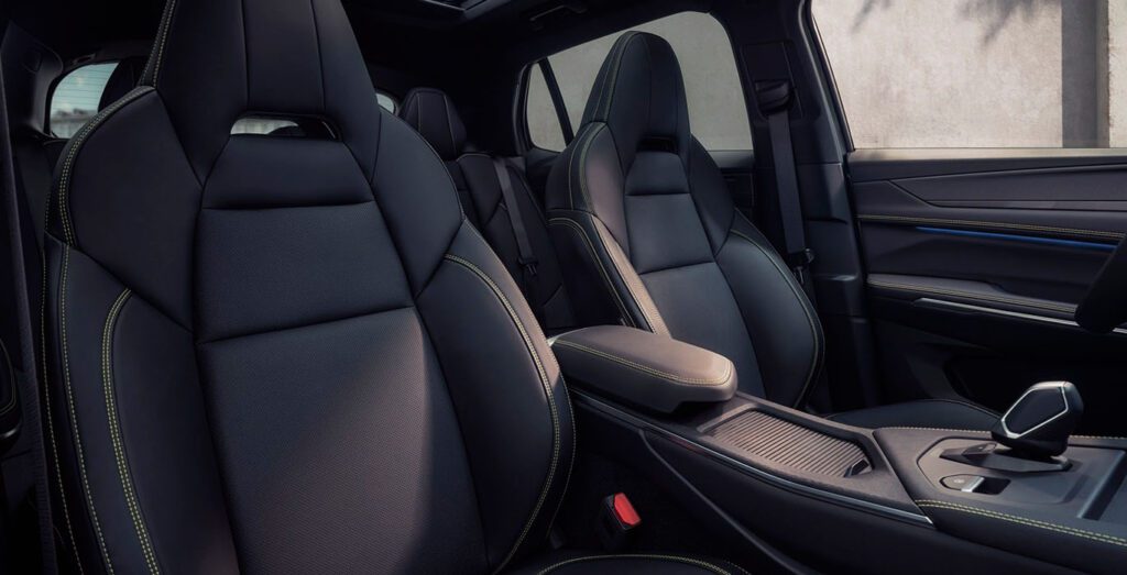 Lynk-Co-01-More-1.5-PHEV-interior-trasera-2.jpg
