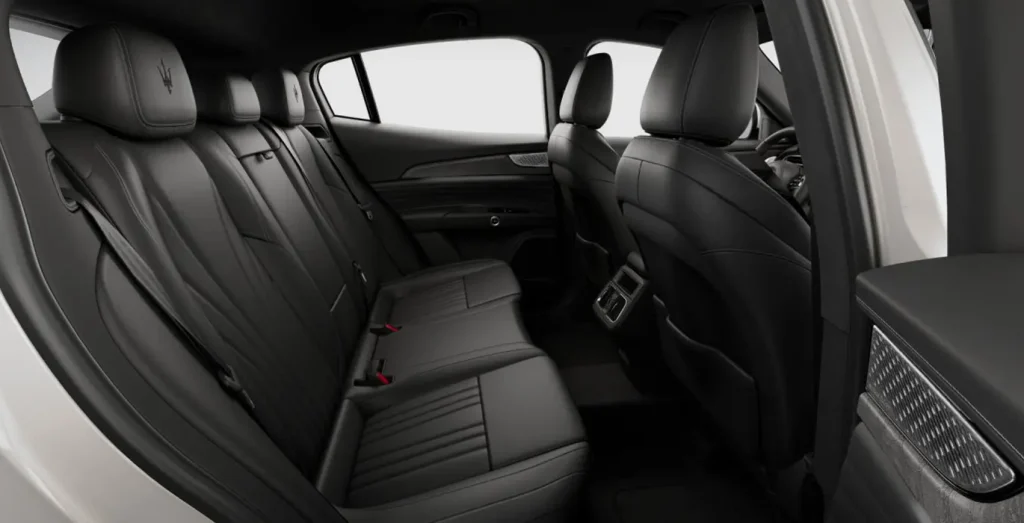 MASERATI-Grecale-300-QS-interior-trasera.webp