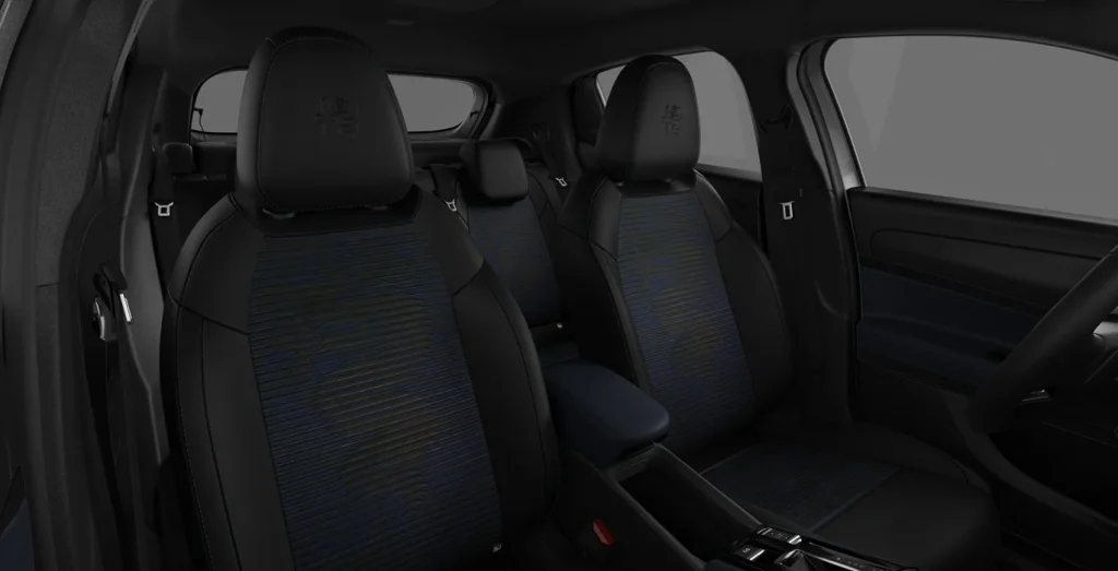 ALFA-ROMEO-Junior-Ibrida-1.2-Core-108kW-eDCT6-interior-trasera-2.webp