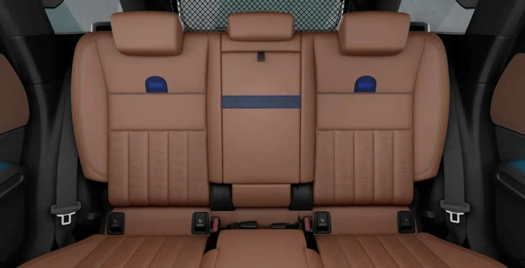 Mini-Countryman-D-Favoured-120kW-interior-trasera-2.webp