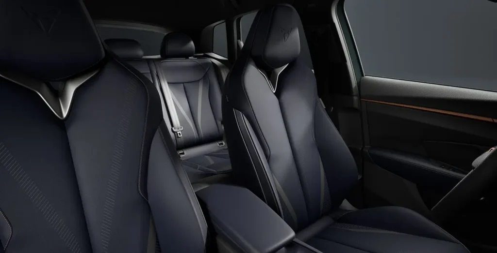 CUPRA-Terramar-1.5-eTSI-DSG-interior-delantera-II-2.webp