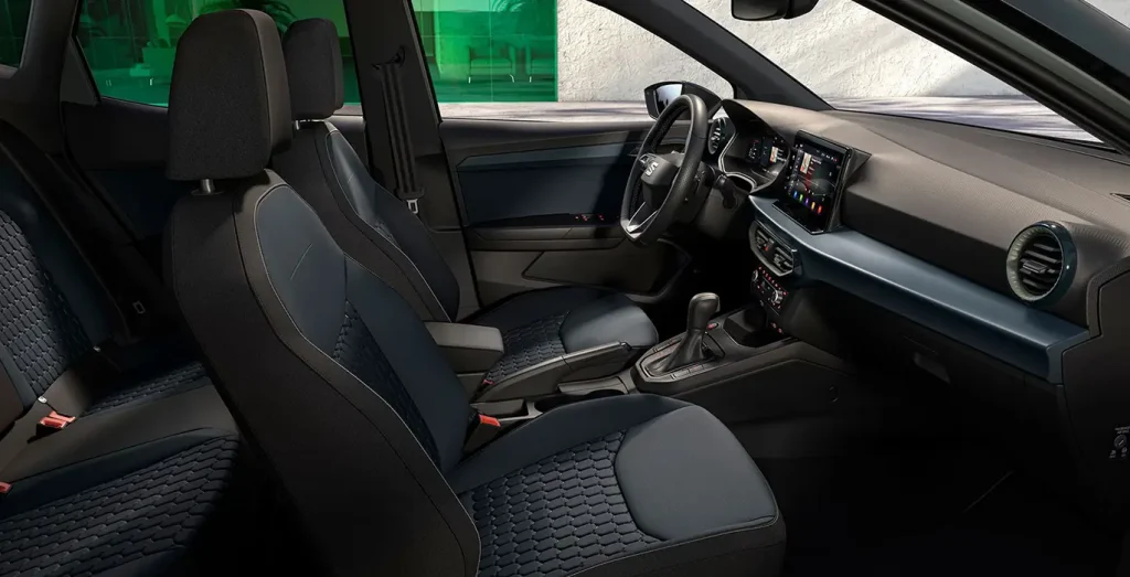 Seat-Arona-1.0-TSI-StSp-Style-Plus-interior-delantera-2.webp