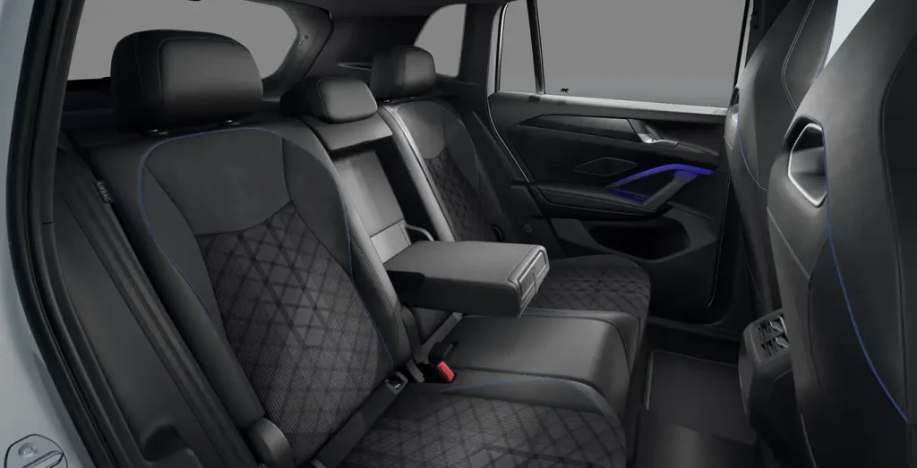 Volkswagen-Tiguan-R-Line-1.5-eTSI-110kW-DSG-interior-trasera-2.webp