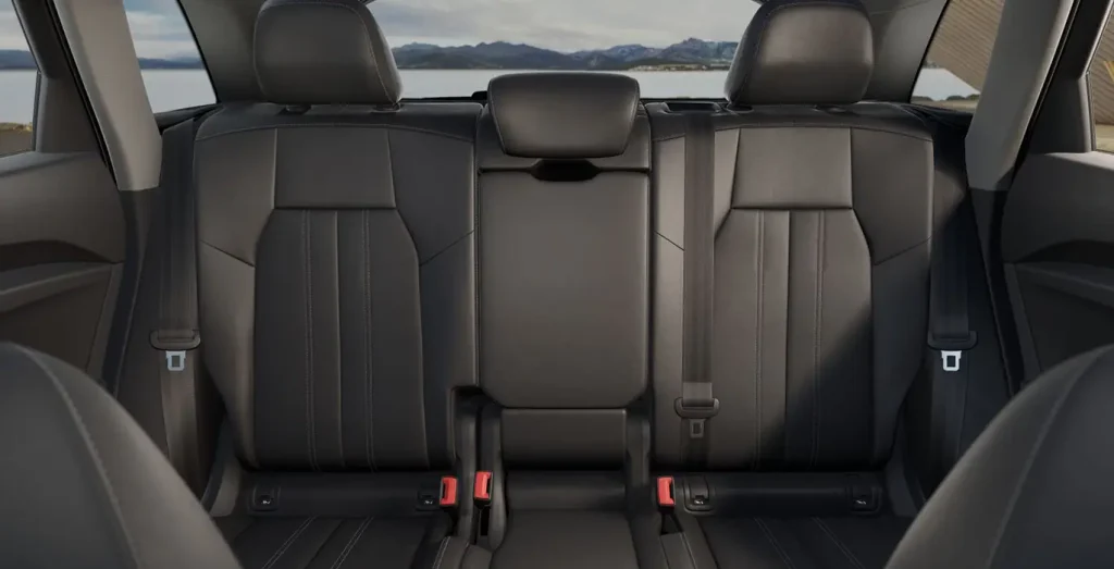AUDI-Q5-Advanced-e-hybrid-quattro-220kW-S-tronic-interior-trasera-2.webp