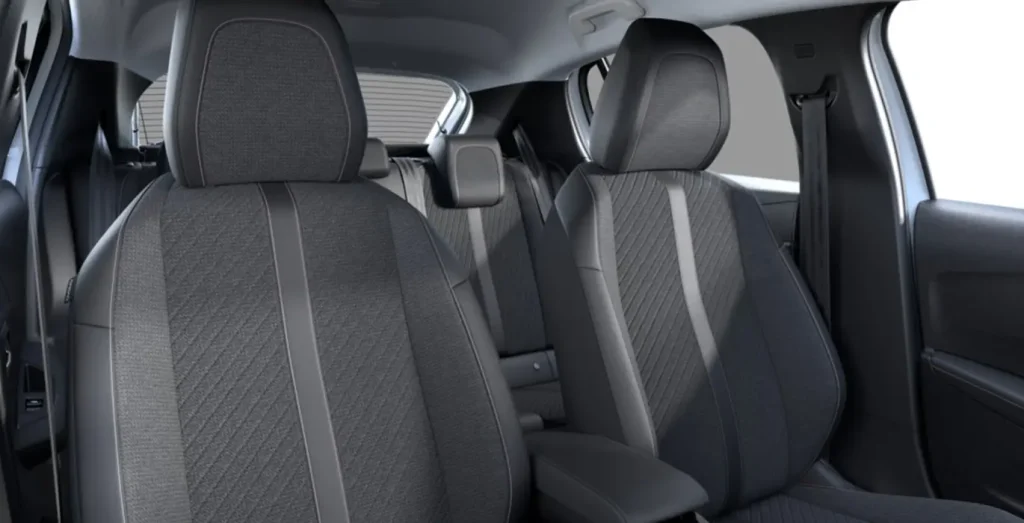 Peugeot-208-5P-Allure-100-SS-6vel.-interior-trasera-2.webp