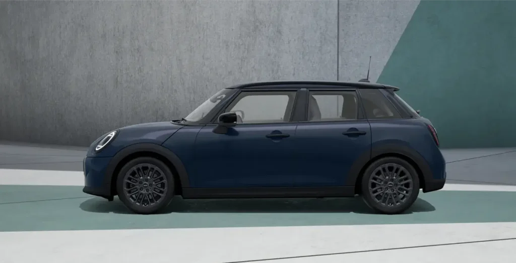 MINI-Cooper-5-Puertas-C-Favoured-115kW-azul-lateral-2.webp