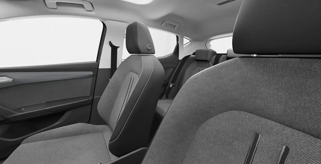 Seat-Leon-1.5-eTSI-115CV-DSG-Style-XL-sin-fondo-principal-interior-trasera-2.webp