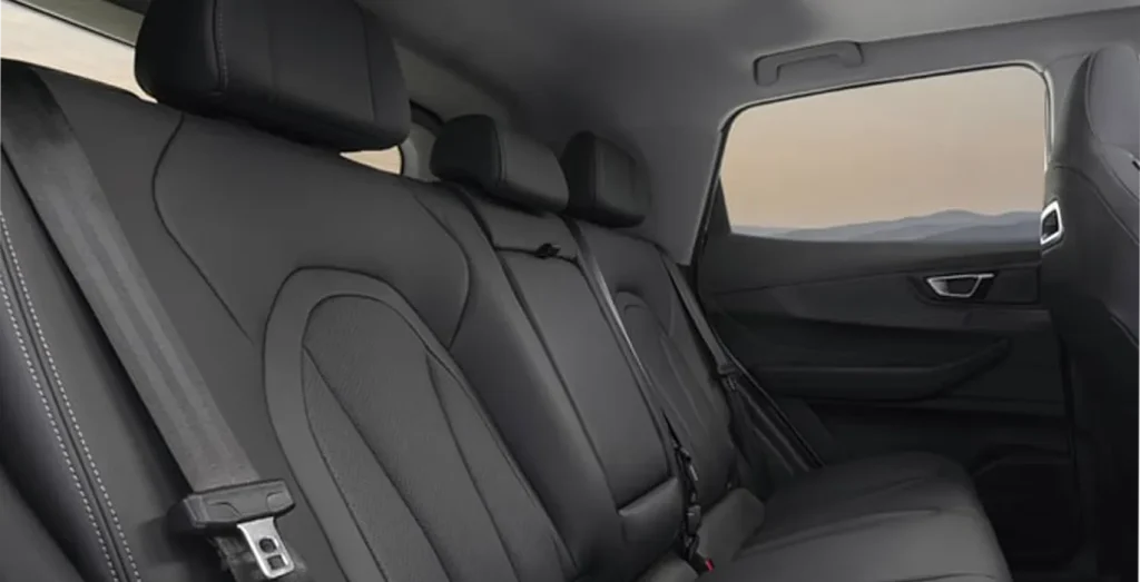 EBRO-s400-1.5-DHE-HEV-Excellent-CVT-RD-interior-trasera